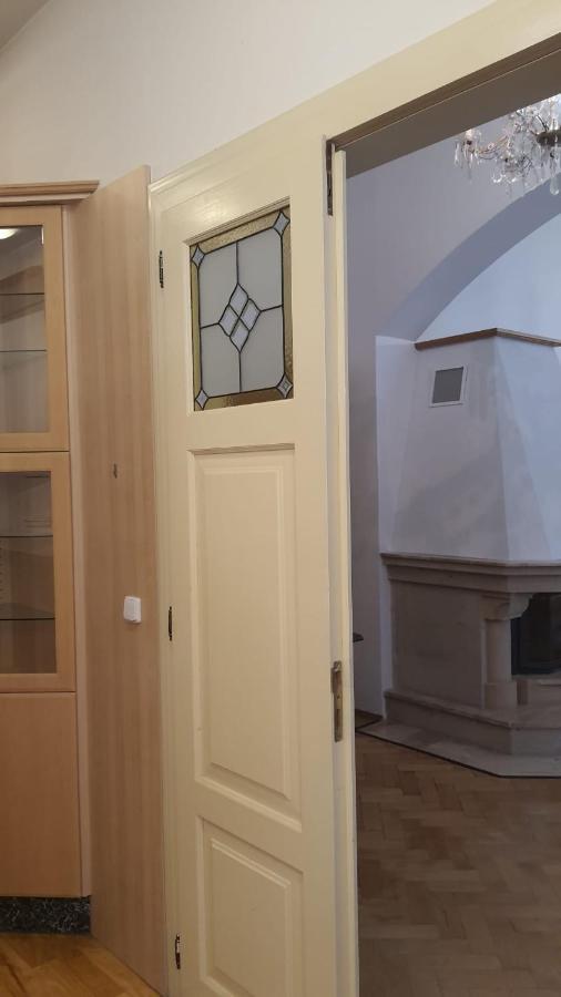 Private Room In Shared Luxurious Palace Like Apartment With 2 Bathrooms Including Whirlpool And Virtual Reality Prag Eksteriør billede