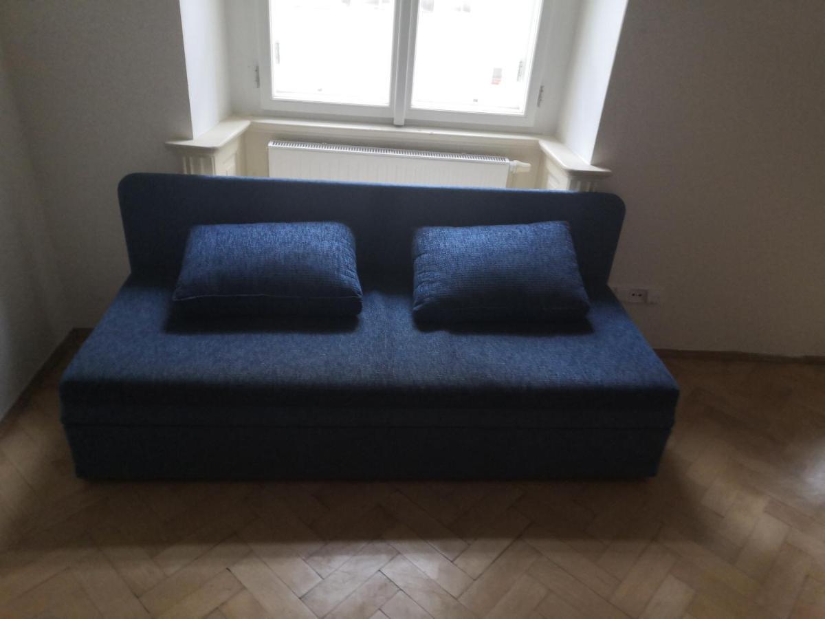 Private Room In Shared Luxurious Palace Like Apartment With 2 Bathrooms Including Whirlpool And Virtual Reality Prag Eksteriør billede
