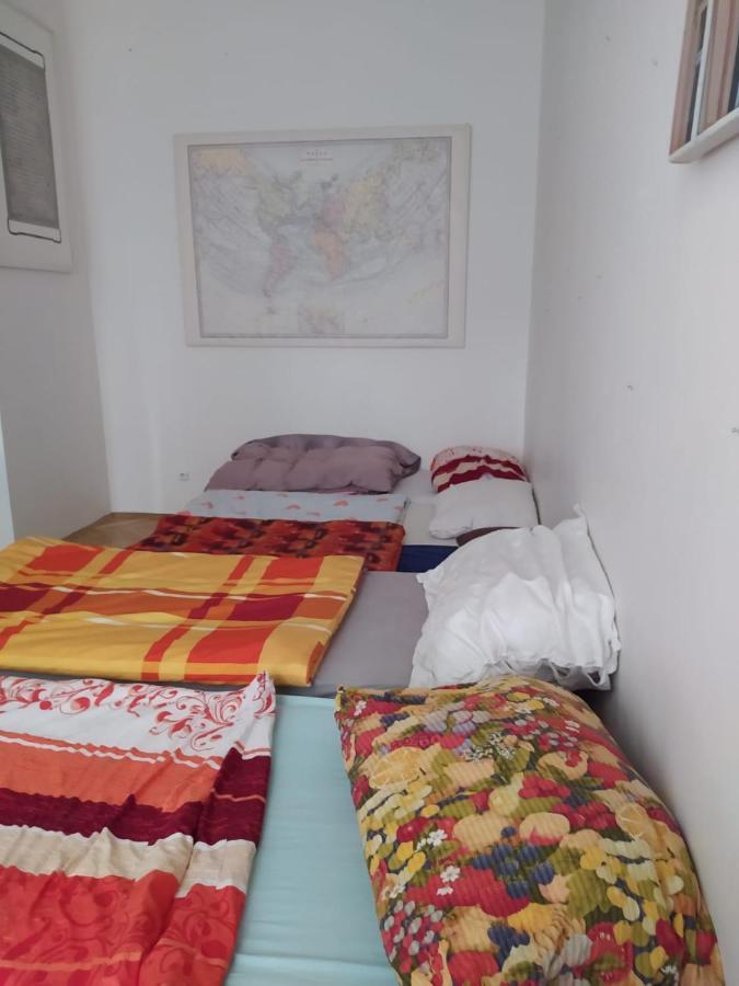 Private Room In Shared Luxurious Palace Like Apartment With 2 Bathrooms Including Whirlpool And Virtual Reality Prag Eksteriør billede